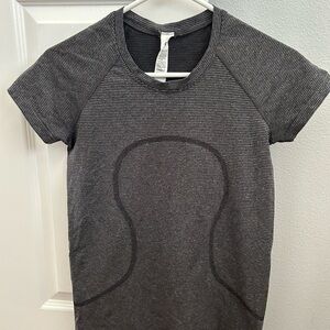 Lululemon Athletica Gray Short Sleeve Tee